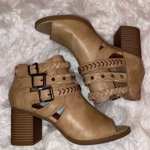 Block heel sandals